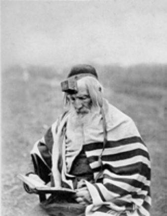 Иудаизм. Еврей Подольской губернии. Фотография Ж. Х. Рауля в Одессе. 1870-е гг. Иудаизм. Еврей Подольской губернии. Фотография Ж. Х. Рауля в Одессе. 1870-е гг.